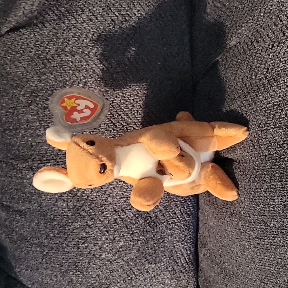 Ty beanie baby kangaroo, Pouch